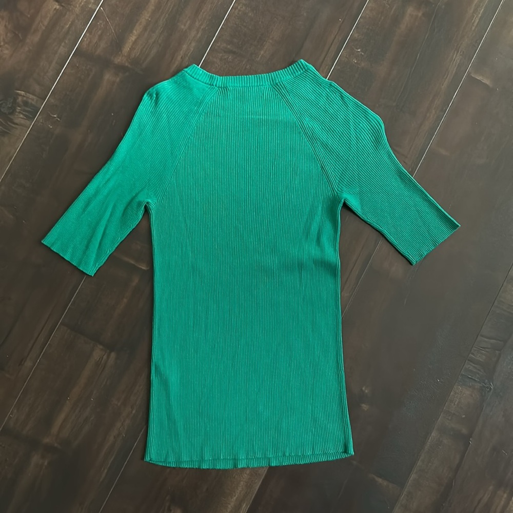 Solid Color Top - Picture 5 of 6